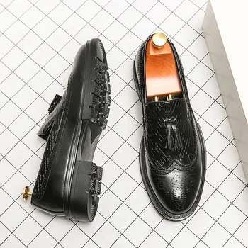 Классические черные мужские модельные туфли, Удобная кожаная Повседневная деловая обувь, мужские Лоферы на платформе, Мужская Официальная обувь sapato social