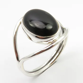 Черное кольцо с полудрагоценным камнем, размер 9,75 